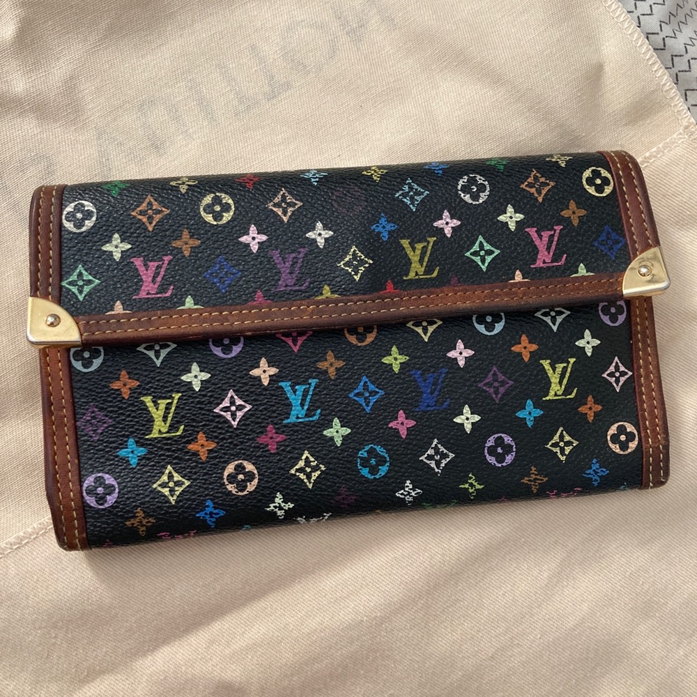 Authentic Louis Vuitton international wallet